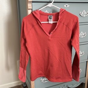 The Northface Women’s pullover hooded tshirt